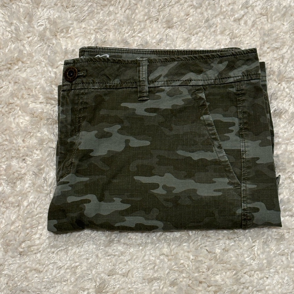 Size 12 Eddie Bauer Olive Cargo Shorts Gorpcore